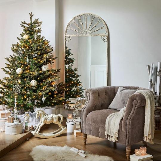 klasszikus allo ruszitkus allo tukor diszes vintage shabby chic provence feher antikolt regies nappali gardrob villa kastely nagymeretu.jpg